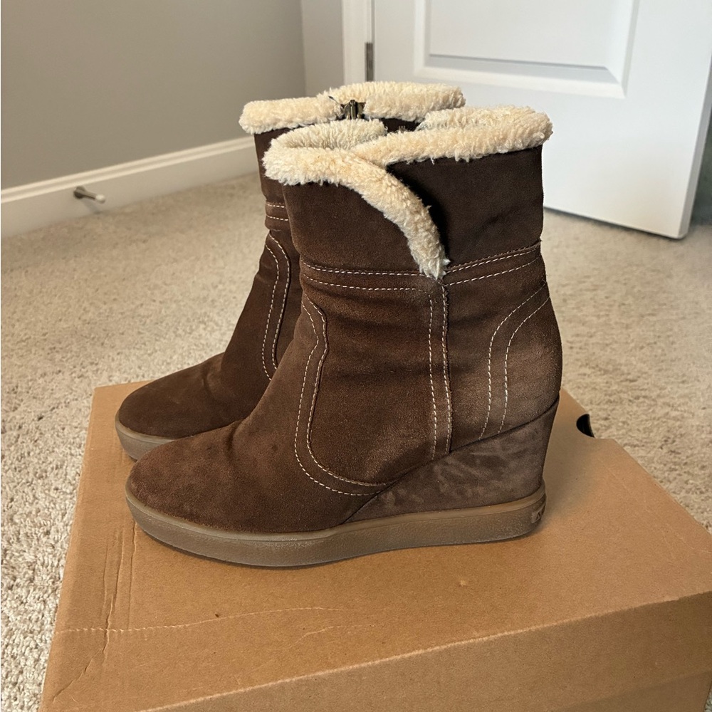 Aquatalia Brown Suede Sherpa Lined Wedge Ankle Boots